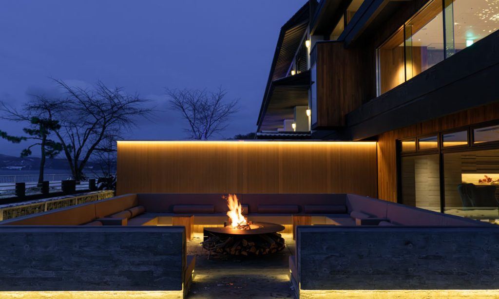 모닥불 테라스 : 계절 별로 행사를 즐기실 수 있는 공간입니다. [영업시간]16:00-22:00