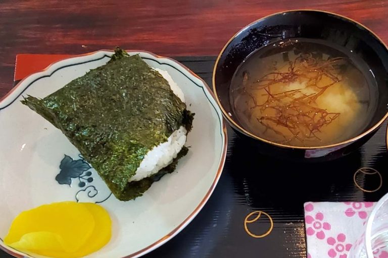 요시다쇼텐 - 오니기리(삼각김밥) 세트