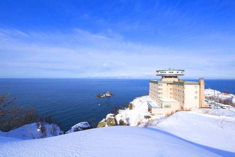 겨울에는 객실에서 눈이 내리는 바다의 절경을