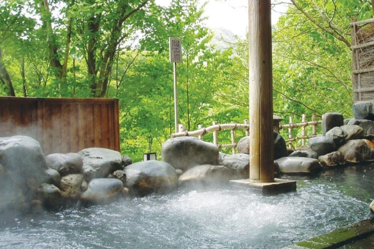 원천 방류 방식의 노천탕